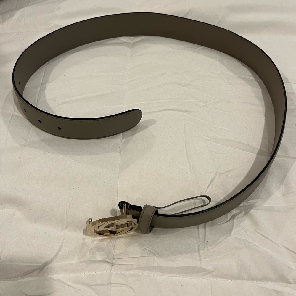 Authentic, Never Worn Gray, Medium Sized Gucci Be… - image 5